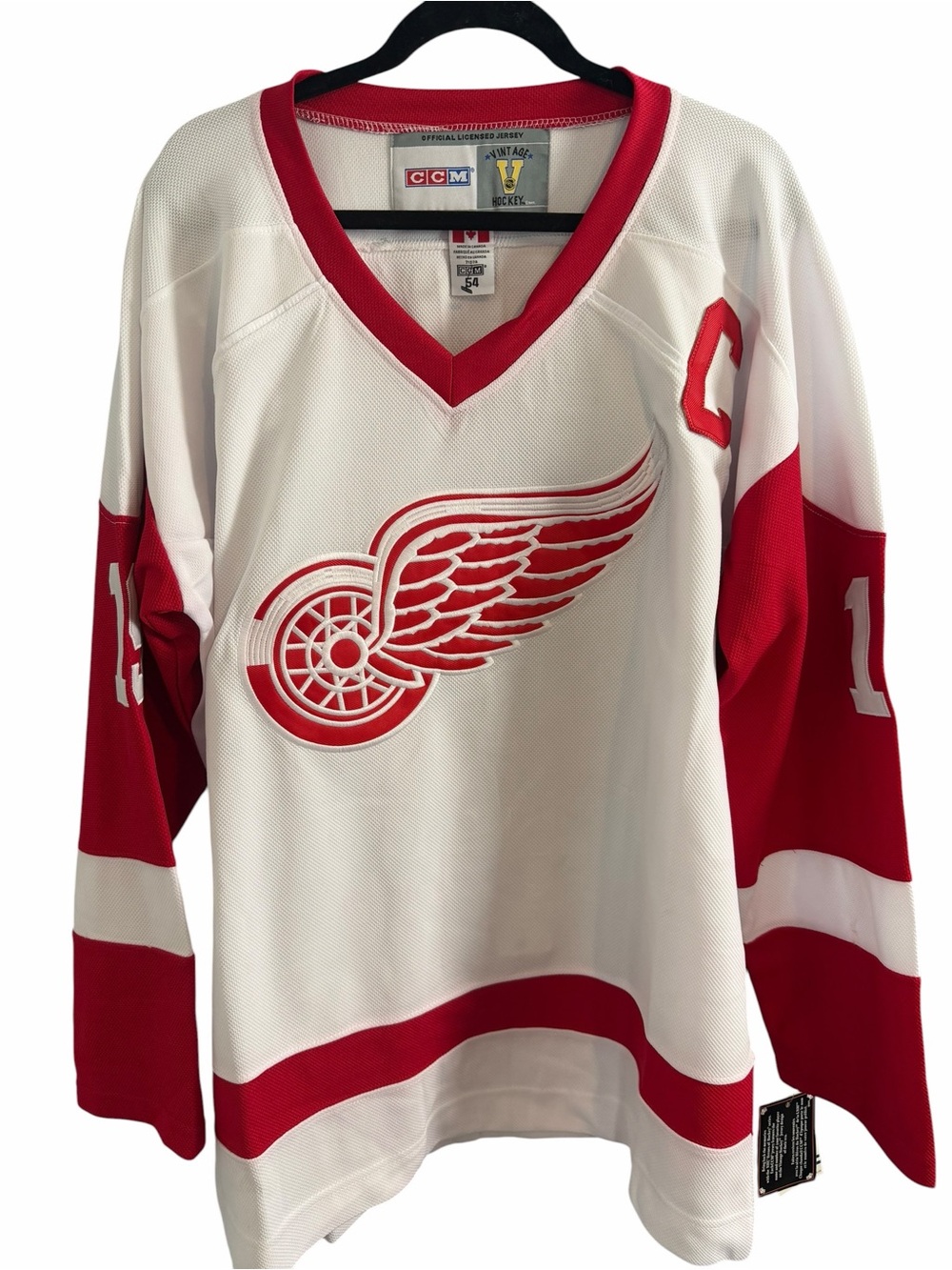 CCM Vintage Detroit Red Wings Jersey Yzerman NHL Hockey 19 Center